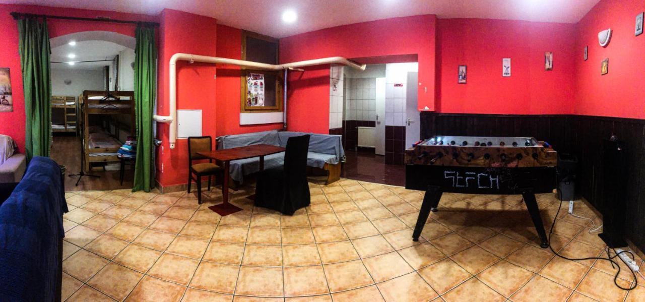 Whole Basement Former Pub3 For Bachelor / Bachelorette Party ブダペスト エクステリア 写真