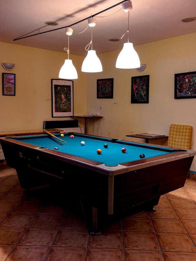 Whole Basement Former Pub3 For Bachelor / Bachelorette Party ブダペスト エクステリア 写真