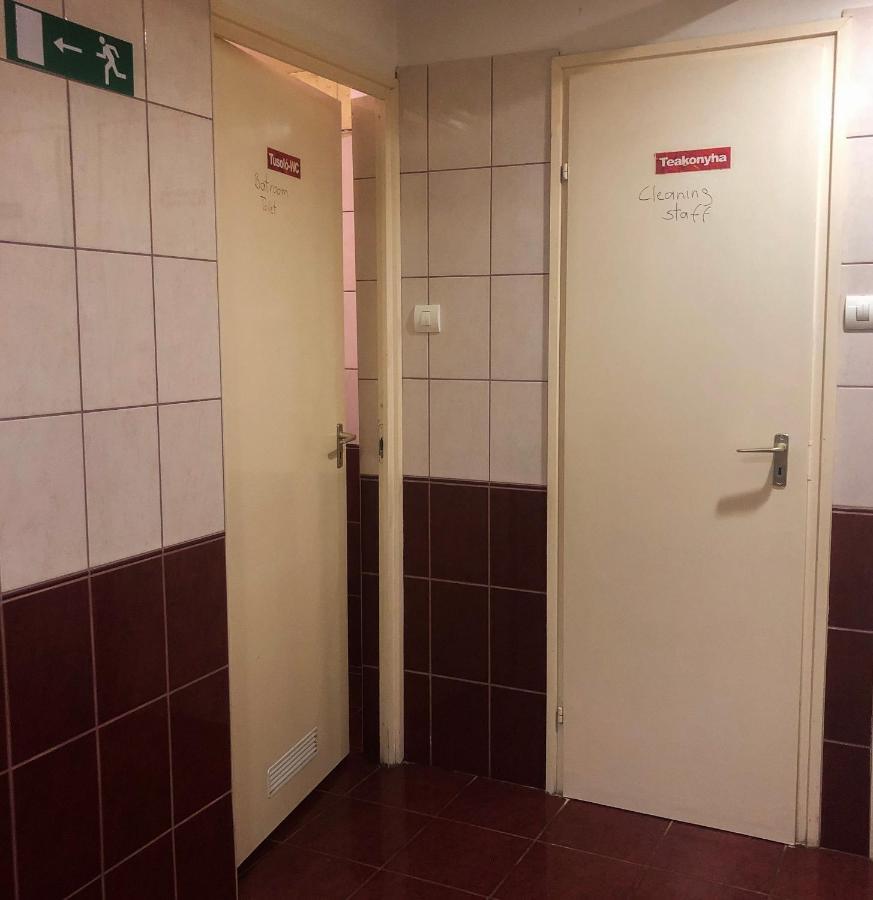 Whole Basement Former Pub3 For Bachelor / Bachelorette Party ブダペスト エクステリア 写真