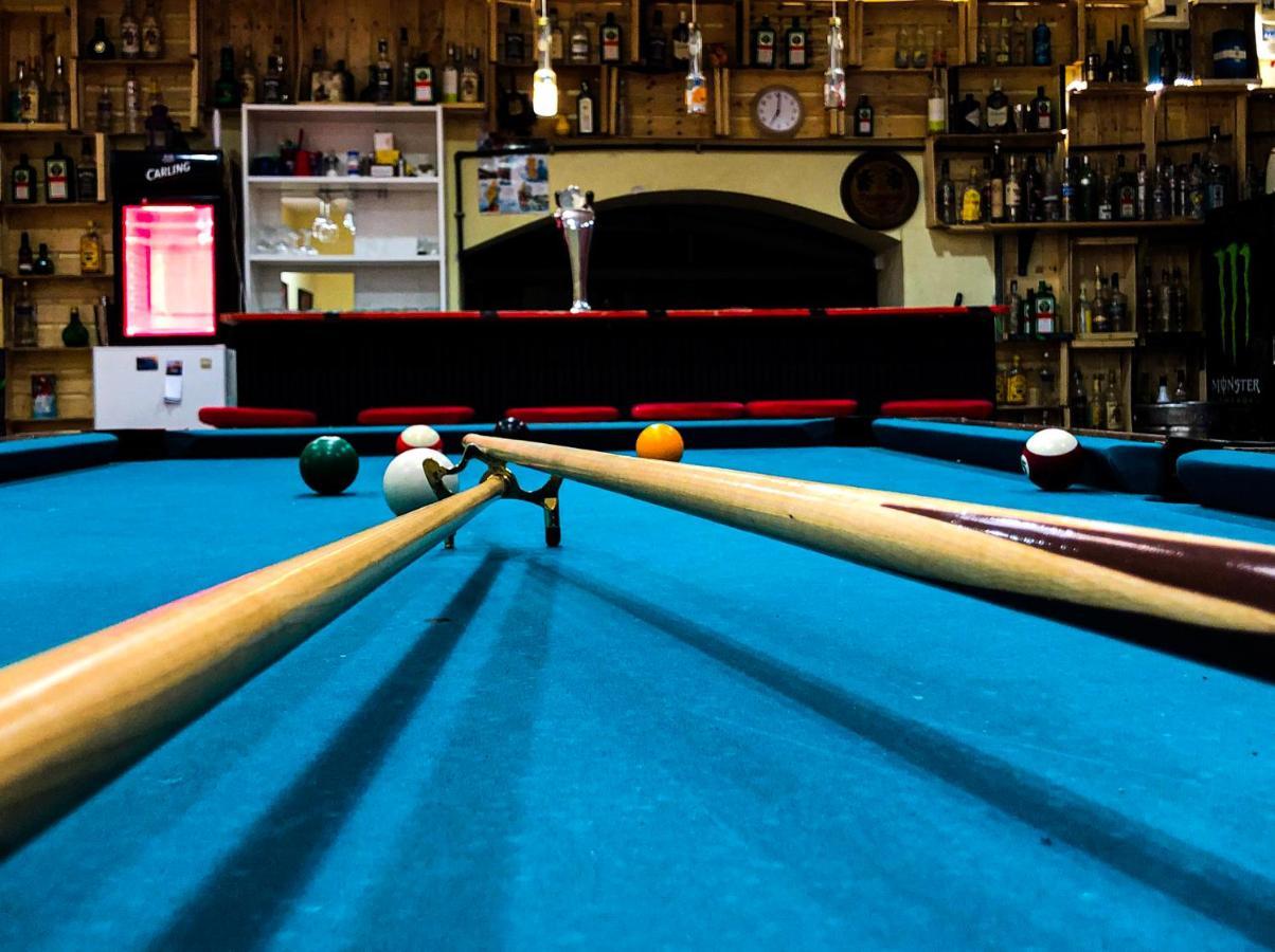 Whole Basement Former Pub3 For Bachelor / Bachelorette Party ブダペスト エクステリア 写真