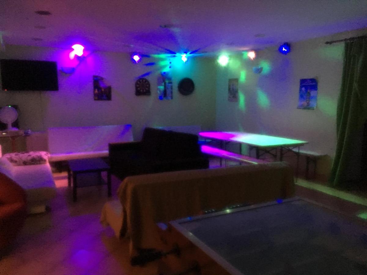 Whole Basement Former Pub3 For Bachelor / Bachelorette Party ブダペスト エクステリア 写真