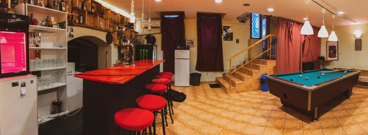 Whole Basement Former Pub3 For Bachelor / Bachelorette Party ブダペスト エクステリア 写真
