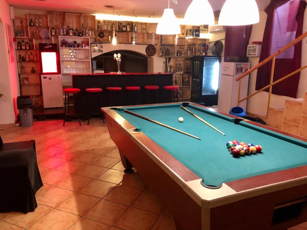 Whole Basement Former Pub3 For Bachelor / Bachelorette Party ブダペスト エクステリア 写真