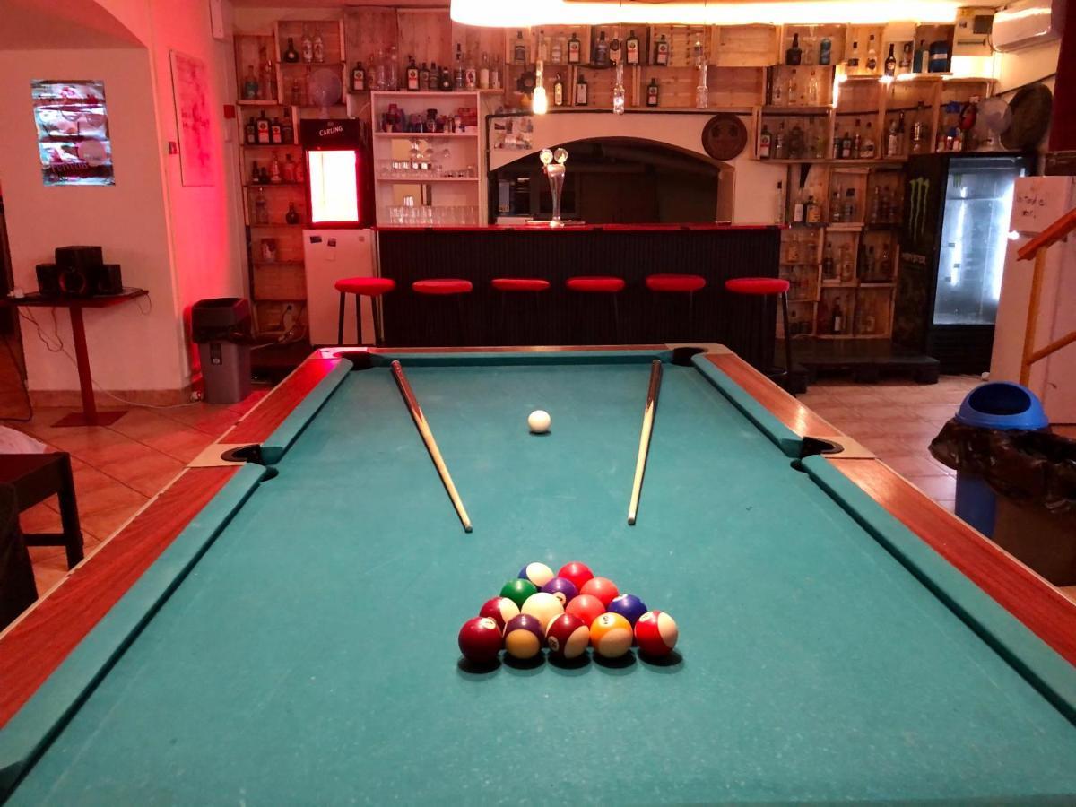 Whole Basement Former Pub3 For Bachelor / Bachelorette Party ブダペスト エクステリア 写真