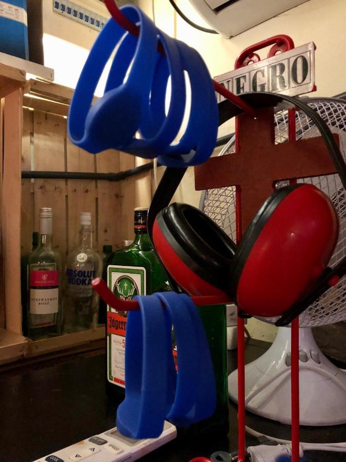 Whole Basement Former Pub3 For Bachelor / Bachelorette Party ブダペスト エクステリア 写真