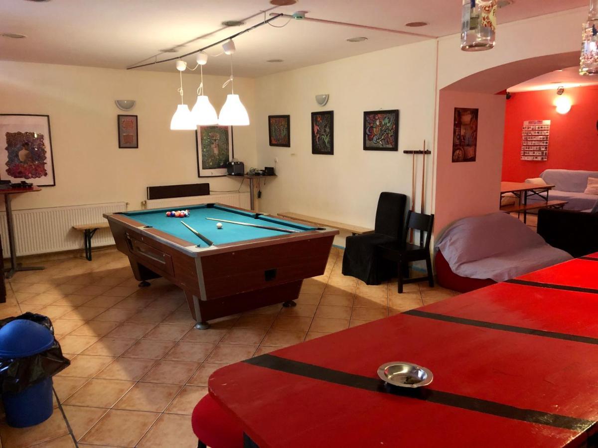 Whole Basement Former Pub3 For Bachelor / Bachelorette Party ブダペスト エクステリア 写真
