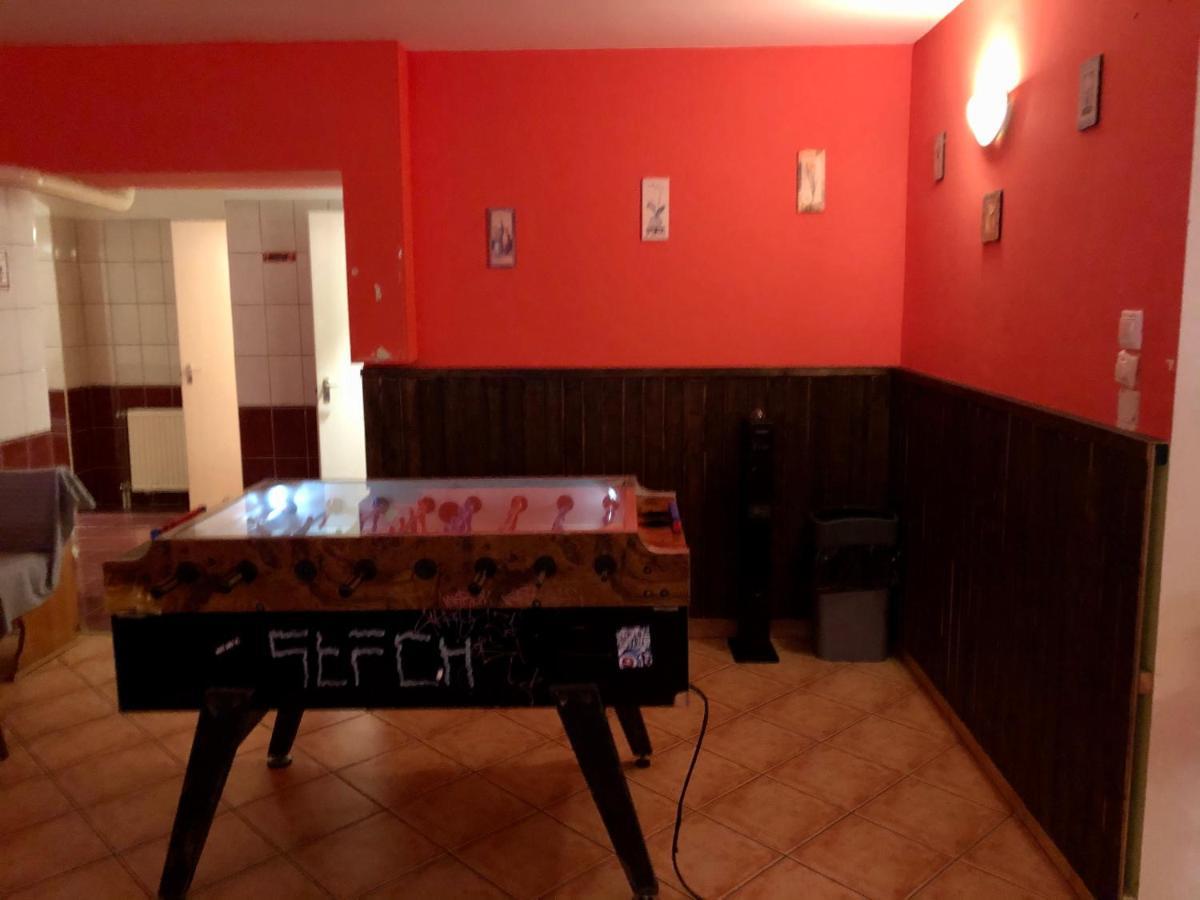 Whole Basement Former Pub3 For Bachelor / Bachelorette Party ブダペスト エクステリア 写真