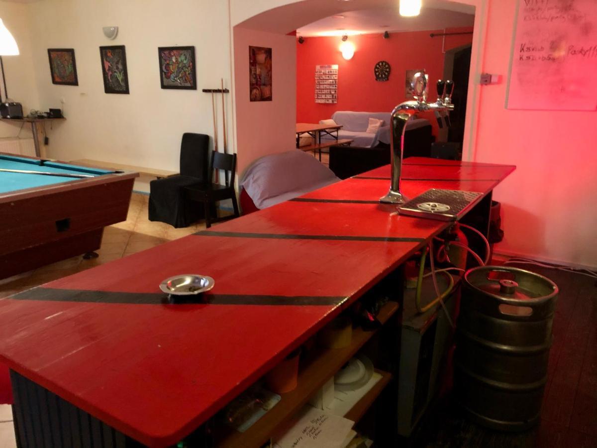 Whole Basement Former Pub3 For Bachelor / Bachelorette Party ブダペスト エクステリア 写真
