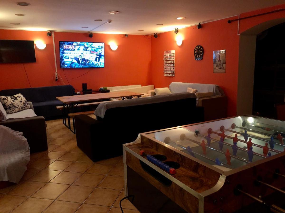 Whole Basement Former Pub3 For Bachelor / Bachelorette Party ブダペスト エクステリア 写真