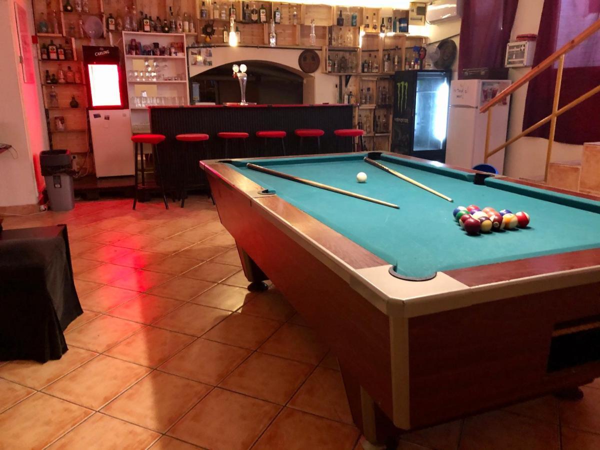 Whole Basement Former Pub3 For Bachelor / Bachelorette Party ブダペスト エクステリア 写真
