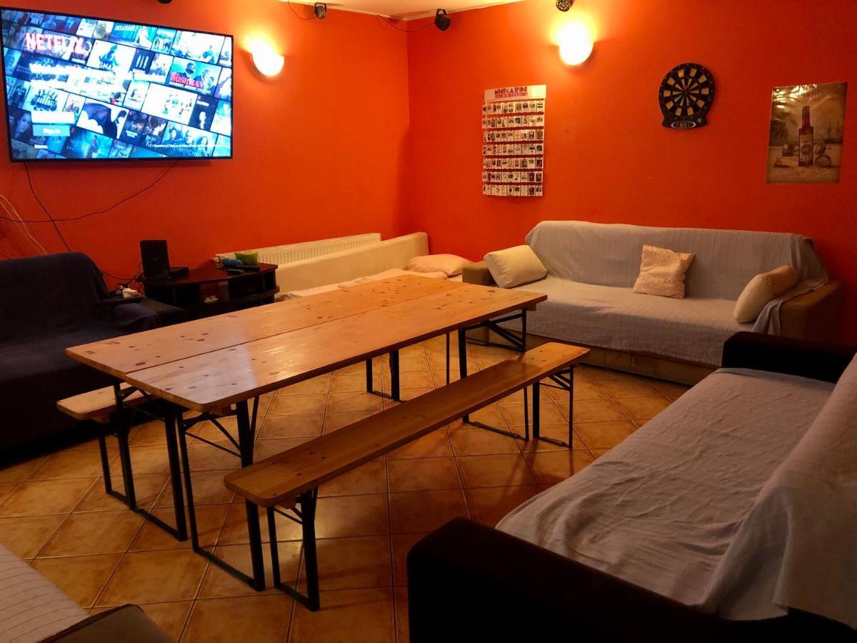 Whole Basement Former Pub3 For Bachelor / Bachelorette Party ブダペスト エクステリア 写真