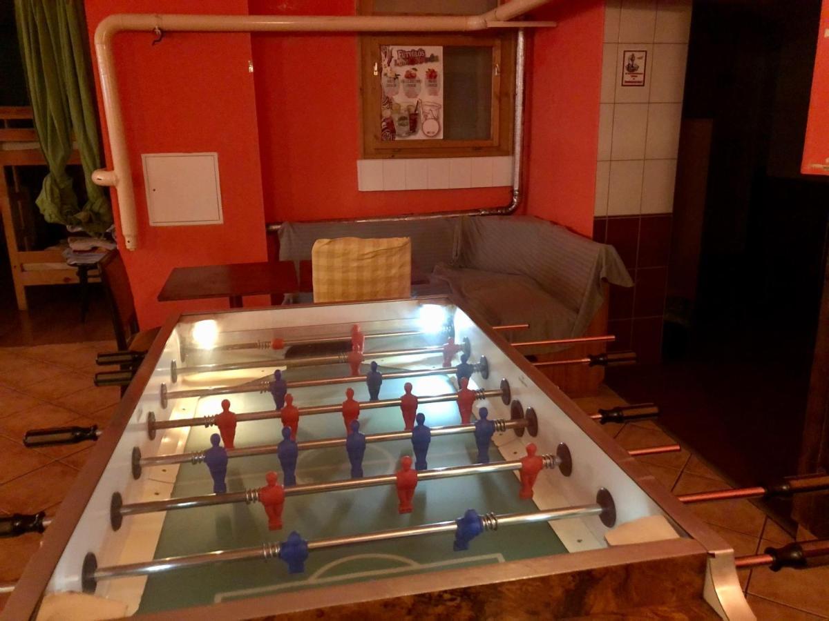 Whole Basement Former Pub3 For Bachelor / Bachelorette Party ブダペスト エクステリア 写真